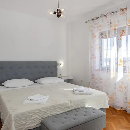 Appartement Nice In With 4 Bedrooms&wifi Novi Vinodolski