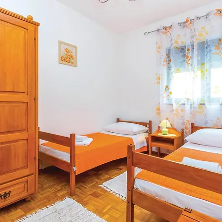 Nice In With 4 Bedrooms&wifi Novi Vinodolski