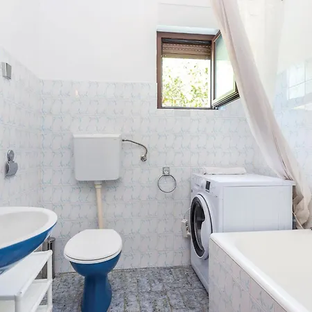 Appartement Nice In With 4 Bedrooms&wifi Novi Vinodolski