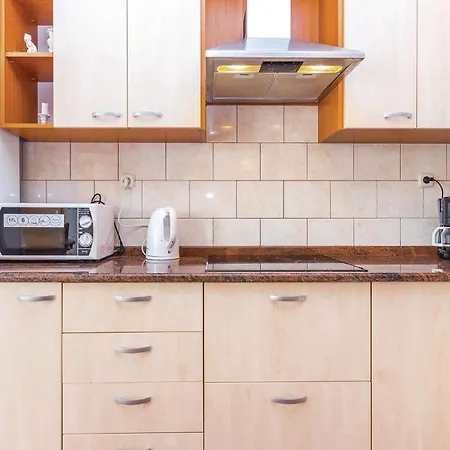 Appartement Nice In With 4 Bedrooms&wifi *